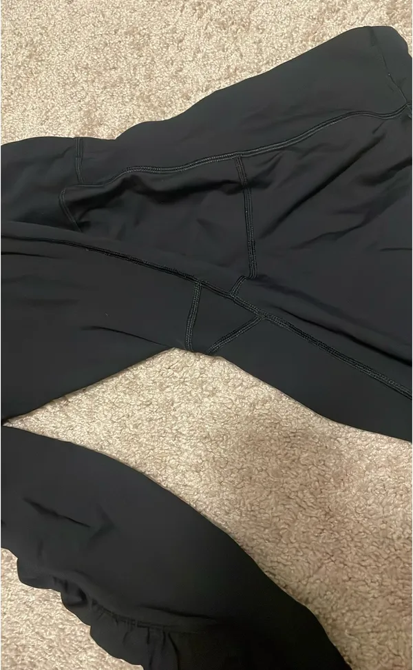 Lululemon black leggings with pockets - Image 10