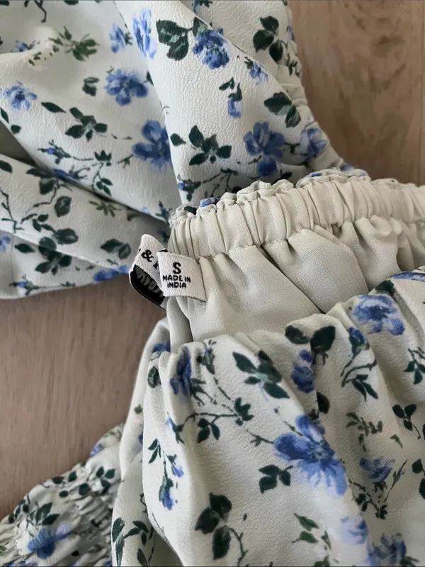 Abercrombie & Fitch Off-the-Shoulder Floral Puff Sleeve Smocked Crop Top Small - Image 6