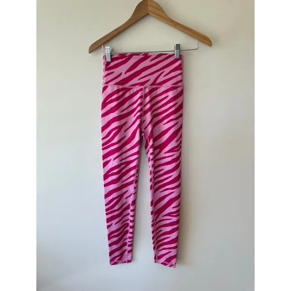 NWT Wilo The Label Contour Pink Zebra Print Sports Bra and leggings Women's S - Image 5