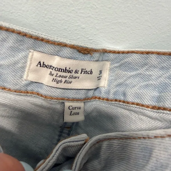 Abercrombie &‎ Fitch The Loose Short Light Wash 36 Curve Love High Rise Casual - Image 4