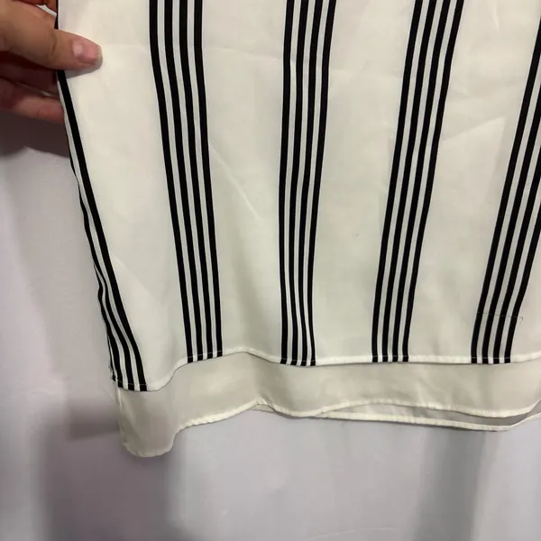 Ann Taylor Black White Striped V-Neck Sleeveless Blouse Layered Hem Top S - Image 2