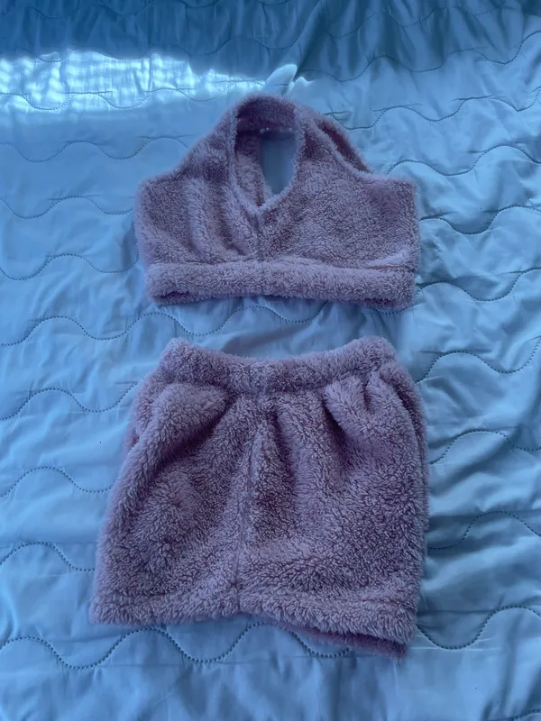 Size Small Furry Short Set Pink - Image 4