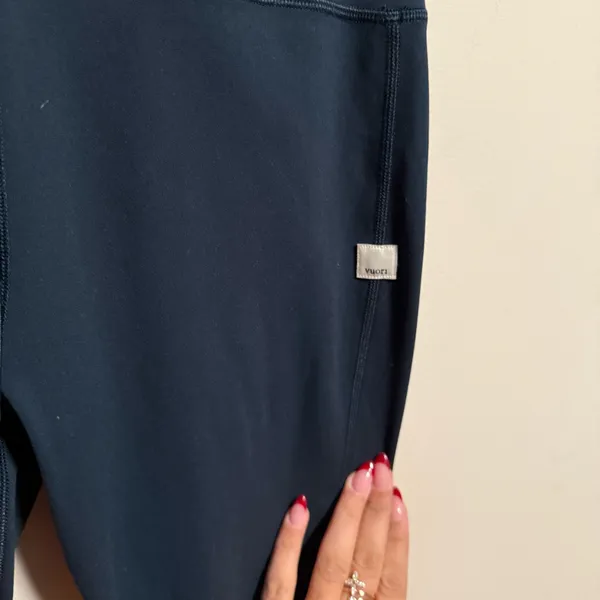 Vuori Daily Legging Navy Ink Blue Cropped- Size Medium - Image 2