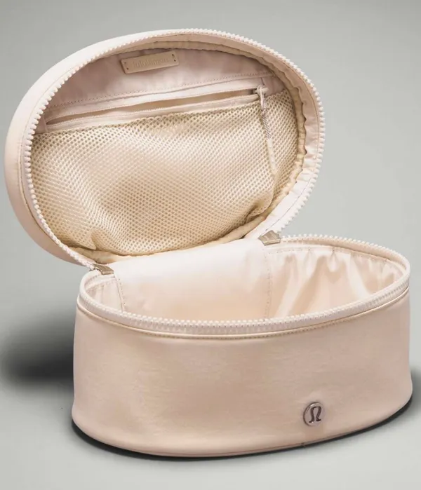 Lululemon Oval Top Access Kit Vol 3.5L - Image 11