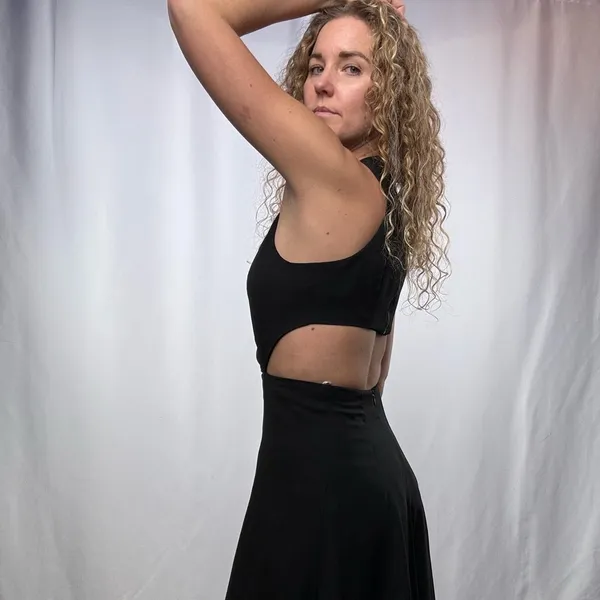 Lulus Open Back Sleevelss Flowing Midi Dress in‎ Black Size Small - Image 3