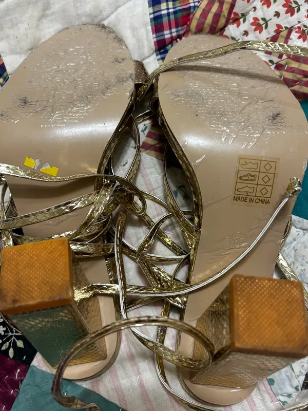 heels Gold Size 9 - Image 2