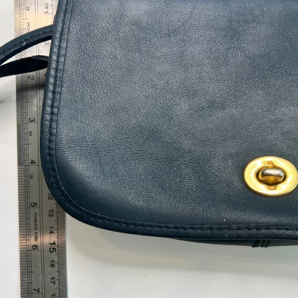VINTAGE 90's Partners by MERVYNS Navy Blue Leather Front Flap Crossbody Purse - Image 10