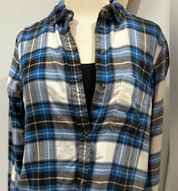 American Eagle Outfitters AHH-MAZINGLY SOFT Boyfriend Fit Blue Flannel Shirt - Image 5