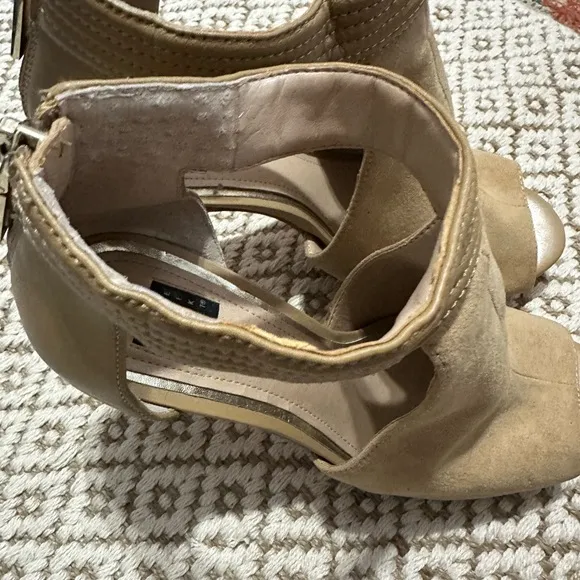 White House Black Market Tan Peep-Toe Heels - Image 7