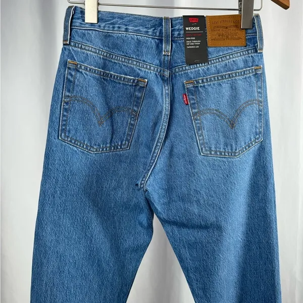 NWT Levi's Premium Wedgie Icon Fit Jeans in Medium‎ Blue Size 25 - Image 8
