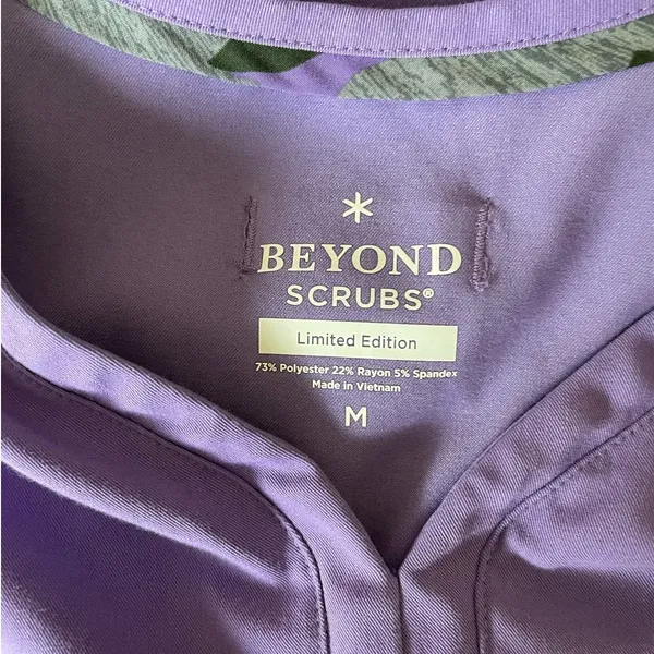 Beyond Scrubs Women Top‎ M Purple Medical Uniform Nurse Workwear Dental Casual - Image 2
