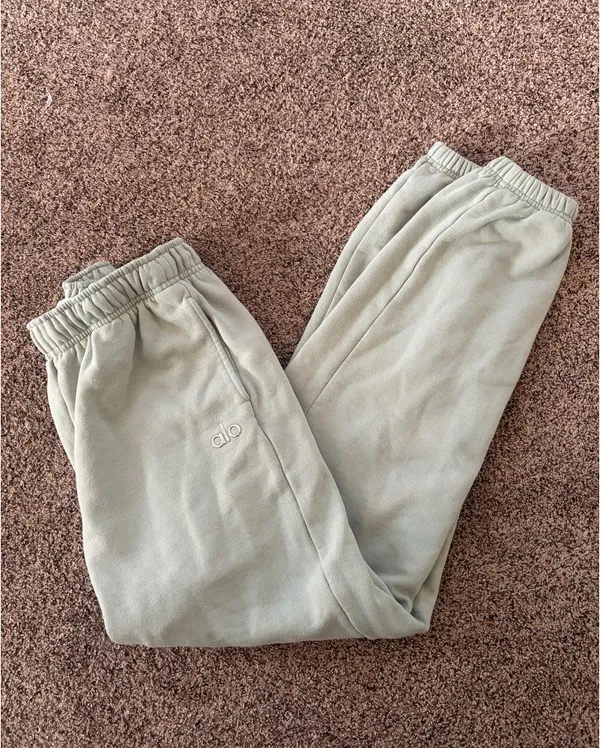 Alo Yoga Sweatpants - Image 4