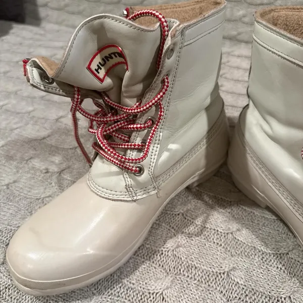 Hunter Women's Cream and White Boots Size 9 - Image 8