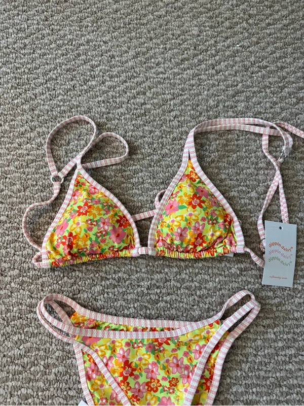 NWT Dippin' Daisy's Floral Bikini Set - Image 3