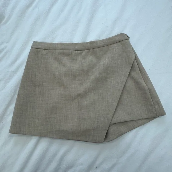 Aritzia Babaton Skirt - Image 2