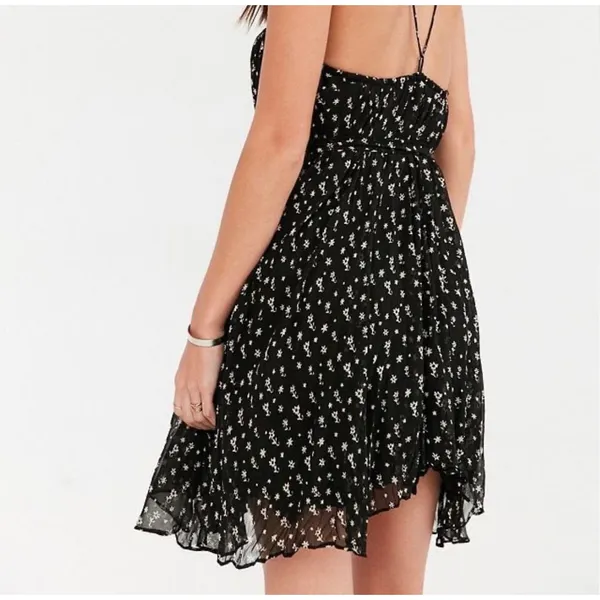 Kimchi Blue Urban Outfitters Black Floral Smocked High Low‎ Mini Dress Large NWT - Image 2