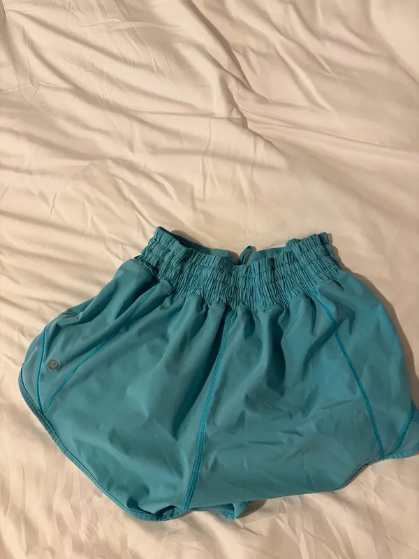 Lululemon Hotty Hot Shorts 2.5" High-Rise - Image 2