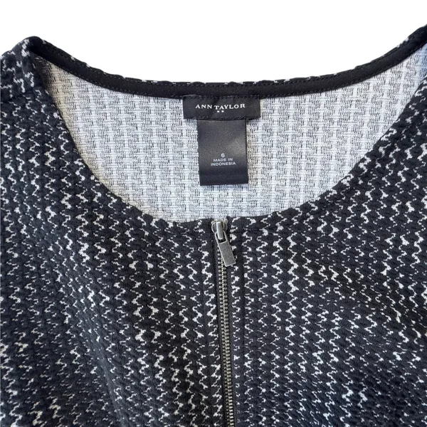 Ann Taylor Zigzag Textured Knit Front Zip Dress Womens 6 Fit & Flare Black White - Image 4