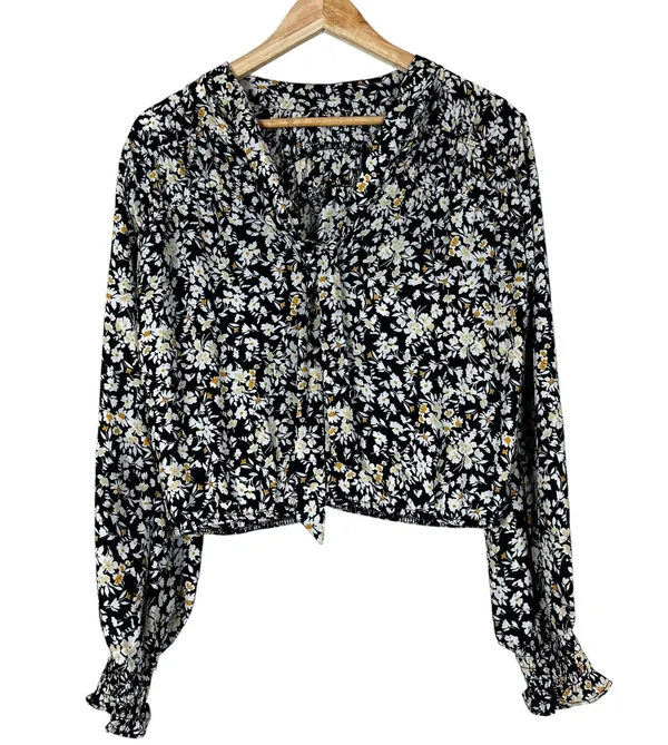 Sienna Sky Floral Top Womens M Black Floral Ditsy Tie Back Cottagecore Witchy - Image 4