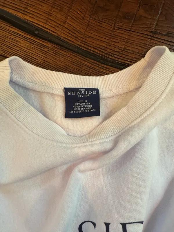 The Seaside Style Cropped Sweatshirt - Image 2