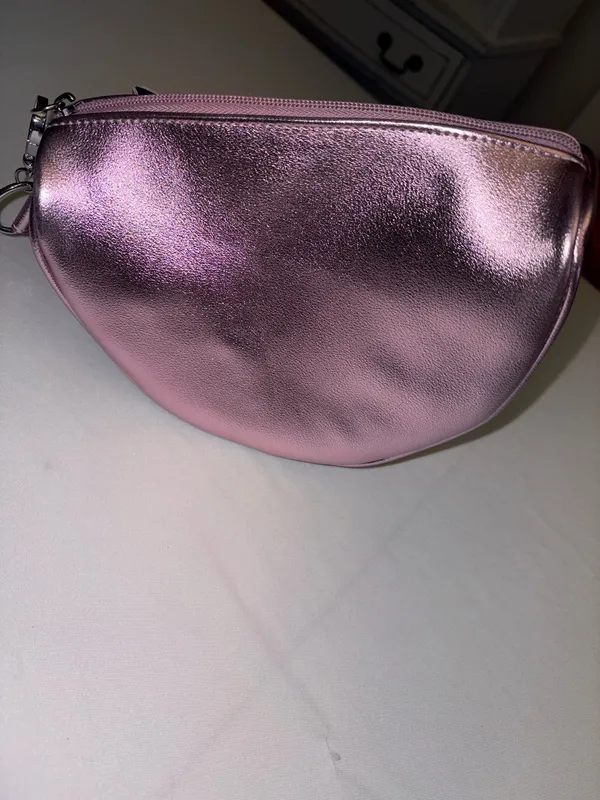 Bath & Body Works Metallic Pink Bow Wristlet Clutch zip top removable strap NWOT - Image 2