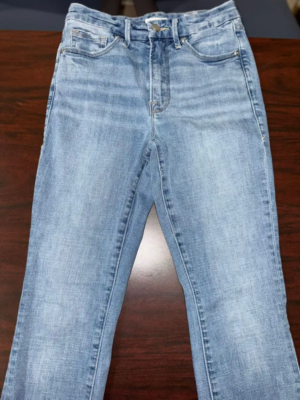 Good American Raw High-Low Hem Light Wash Jeans Size 4/27 - Image 2