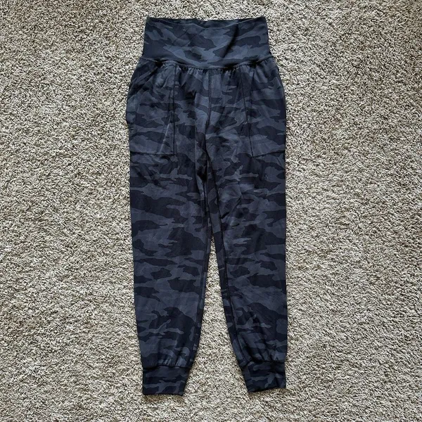 Athleta Womens Size XS Salutation Camo Jogger Pants Gray‎ Black Athleisure - Image 2