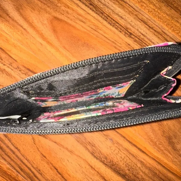 ThirtyOne Boutique Wristlet - Image 3