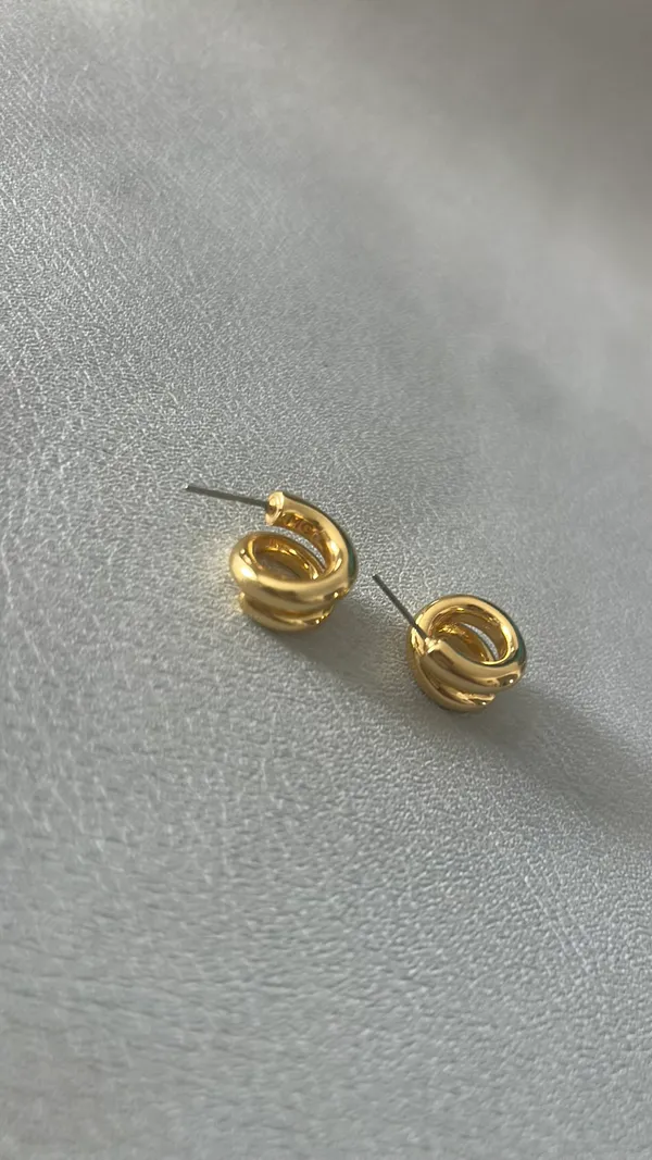 Mejuri Gold plated group earrings - Image 2