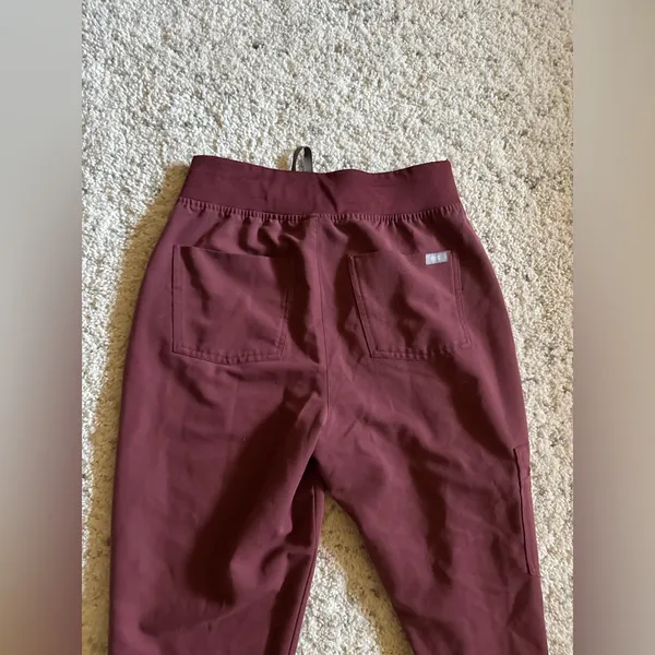 FIGS Zamora Jogger‎ Scrub Pant Size Small in Dark Cherry - Image 7