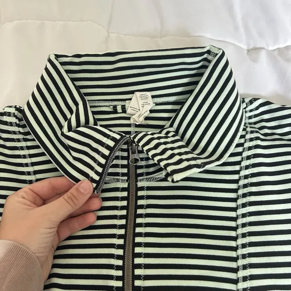 Lululemon Daily Yoga Mint Moment Jacket Sz 6‎ Full Zip Black Green Stripe Preppy - Image 4