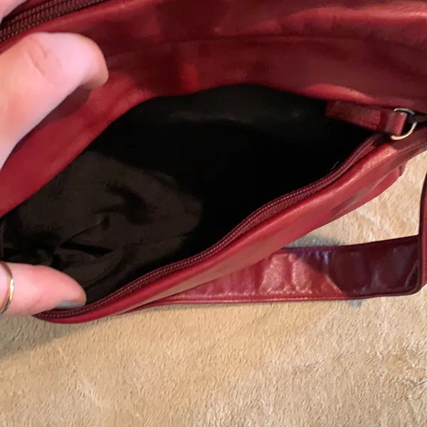 Perlina Leather Oxblood Purse with Adjustable Strap - Image 7