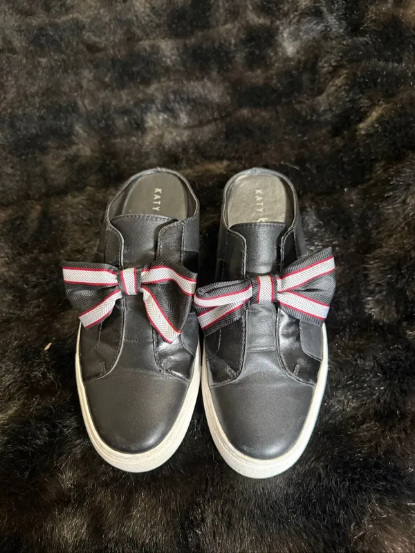 Katy Perry Amber slip on sneaker size 7 Black leather shoes bows - Image 2
