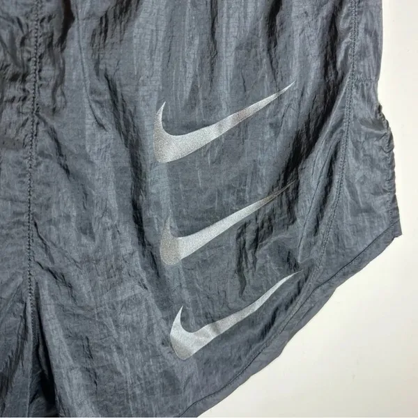 Nike Women's Triple Swoosh Running Division Tempo Shorts Black Size L NEW NO TAG - Image 4