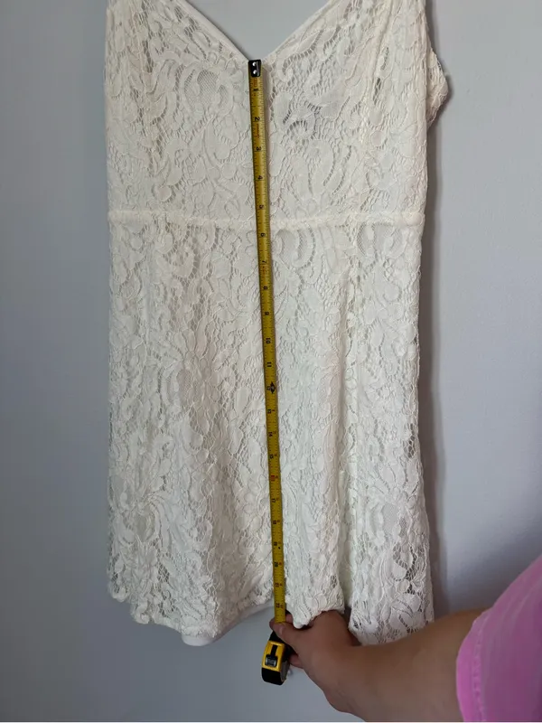 Lulu’s white lace dress - Image 5