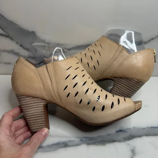 Clarks Women's Nude Leather Okena Posh Booties Sz 8 Closet Staple Minimalist - Image 5