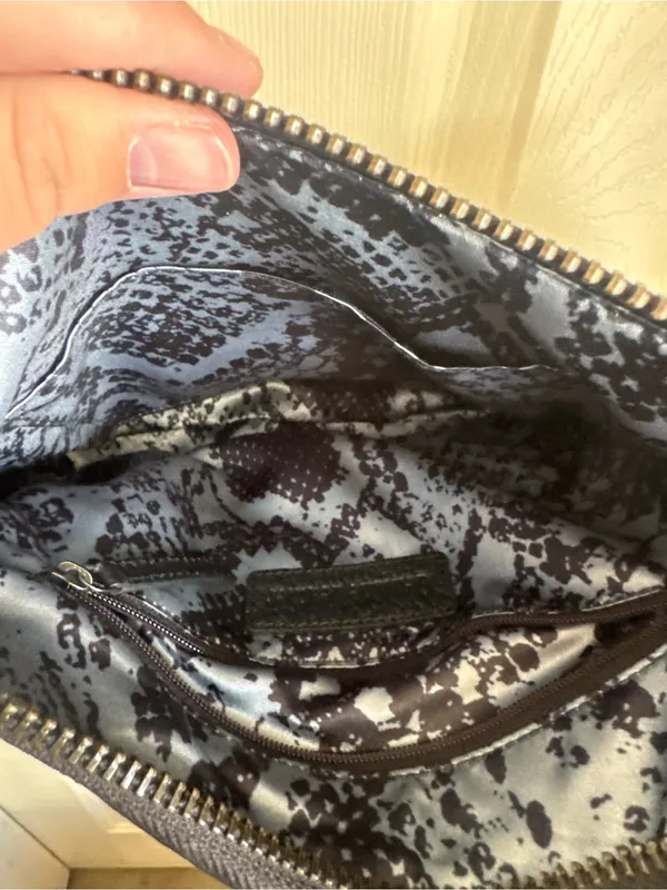 Harley Davidson Leather Crossbody Purse Black - Image 5