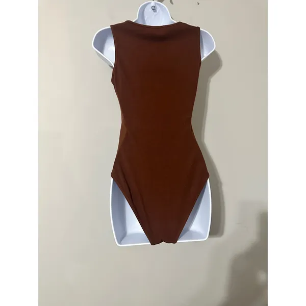 Showpo Brown Sleeveless‎ Ribbed Bodysuit Cutout Womens Size US 6 - Image 4