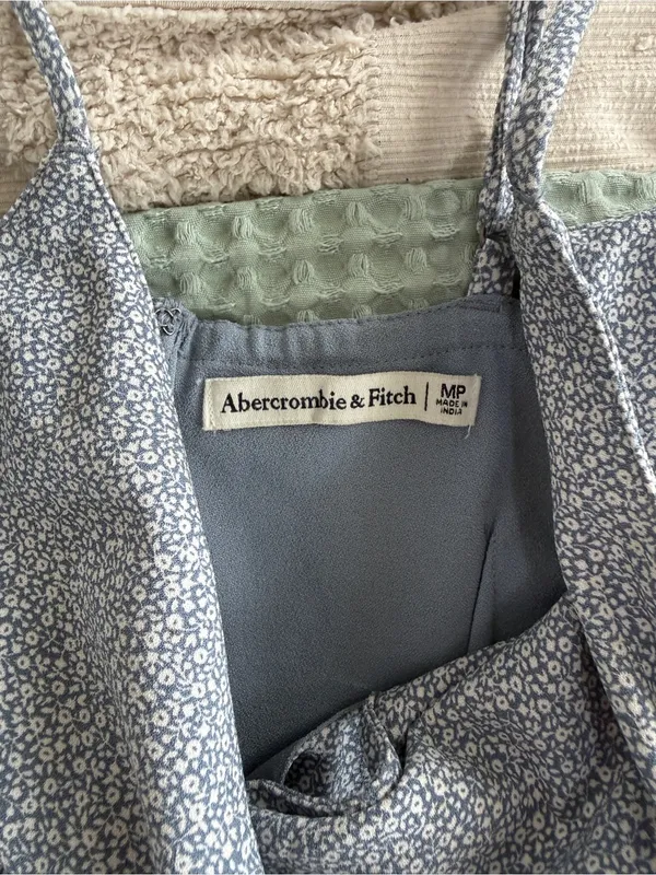 Abercrombie & Fitch Twist Front Cutout Mini Dress size Medium Petite - Image 4