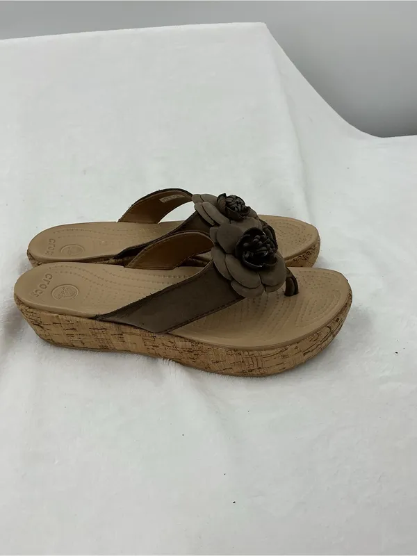 CROCS Women's Taupe Flower Thong Sandals B47 - Image 2