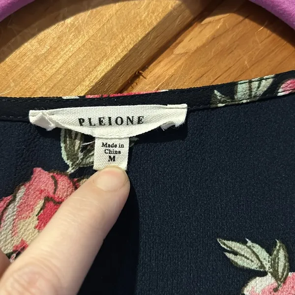 Pleione Dark navy blue and pink floral tie front flare sleeve blouse - Image 3