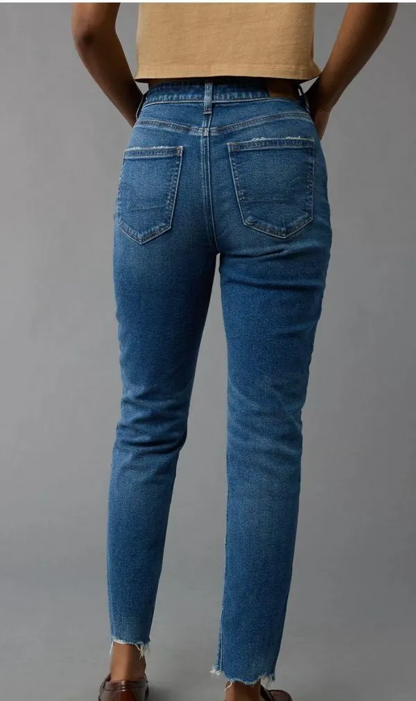 American Eagle Strigid Mom Jeans - Image 2