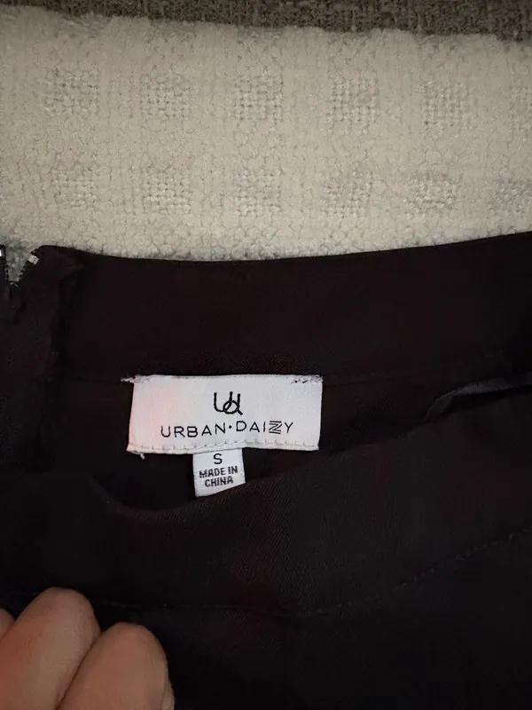 Urban Outfitters Daisy - Image 2