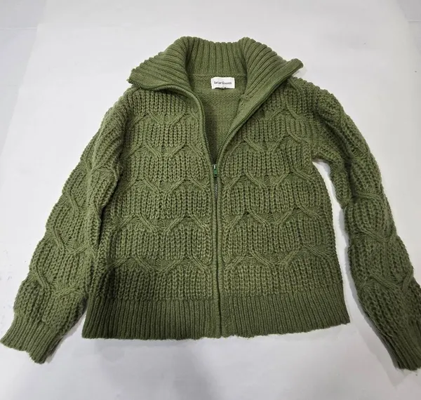 HEARTLOOM Rylen Sweater in Moss - Image 3