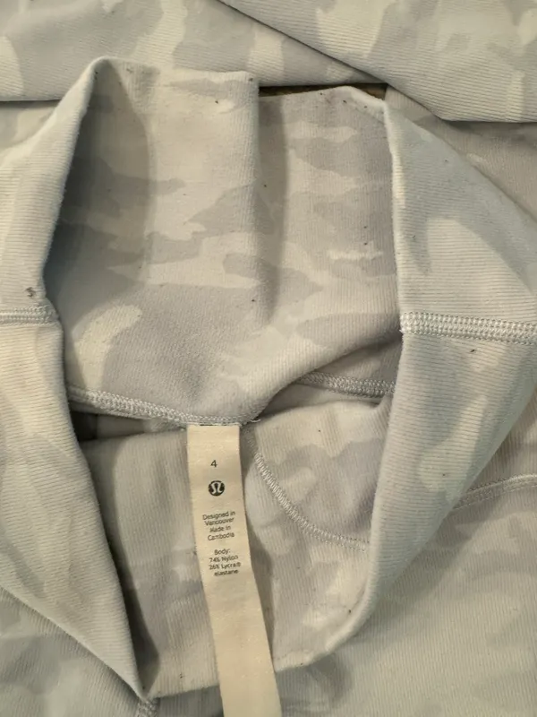 Lululemon Size 4 White Camo Leggings - Image 4