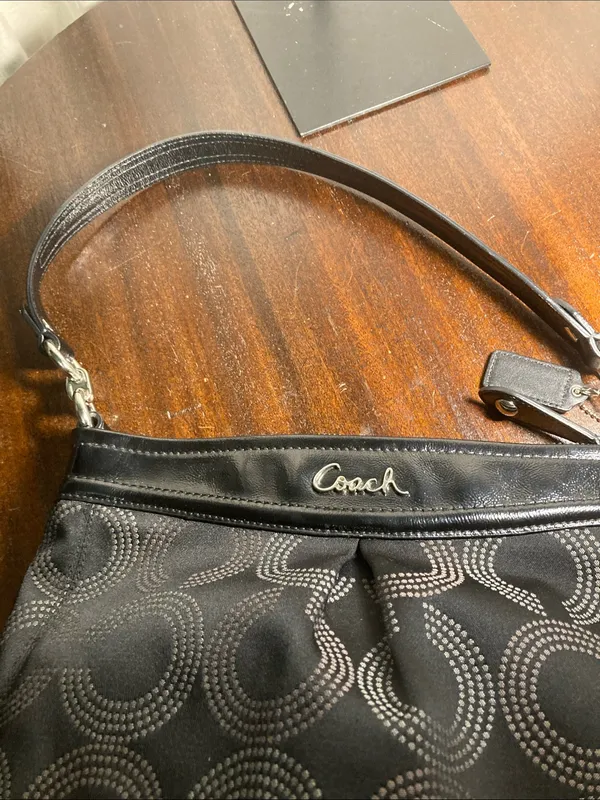 Coach Ashley Dotted Op Art shoulder bag made of jacquard fabric and leather - Image 13