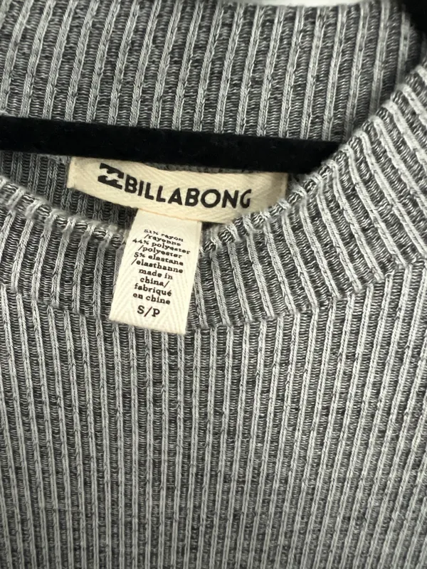 Billabong NWT Midi Grey Dress -size Small - Image 4