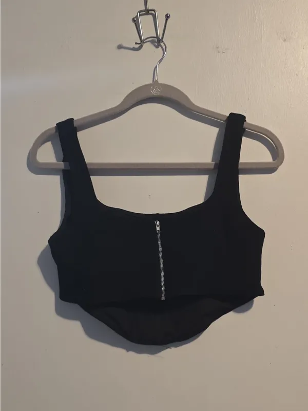 Princess Polly Black Square Neck Cropped Tank Top - Image 4