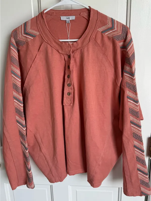 Fate Embroidered Henley‎ Top Medium Boho Raw Hem Coral Pink - Image 2