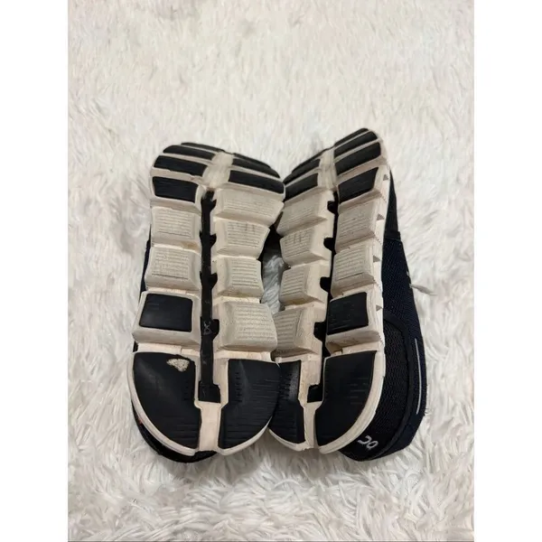On Cloud Shoes in Black Size Women's 10 - Image 4